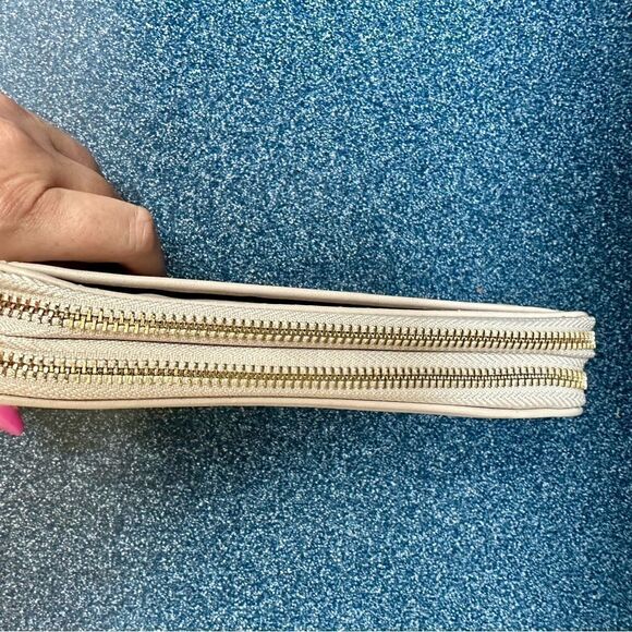 Adrienne Vittadini cream colored, double zip around wallet. - Picture 4 of 6